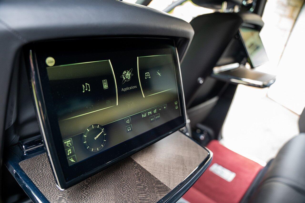 Rolls-Royce Cullinan view 60