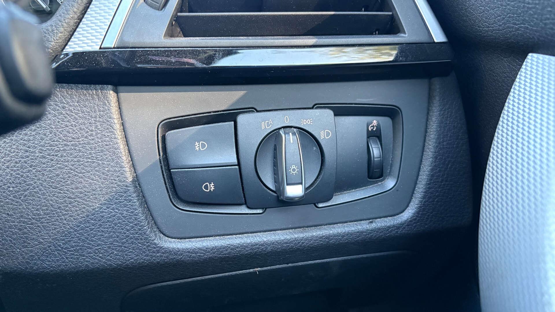 BMW 3 Series view 22