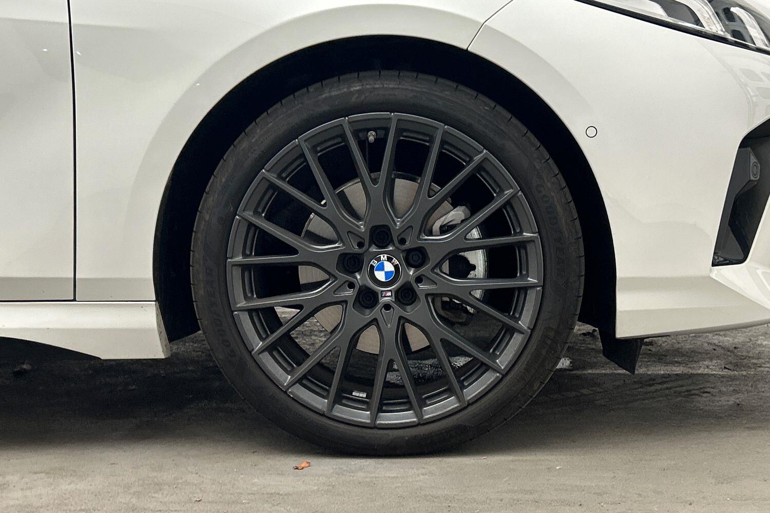 BMW 1 Series view 15