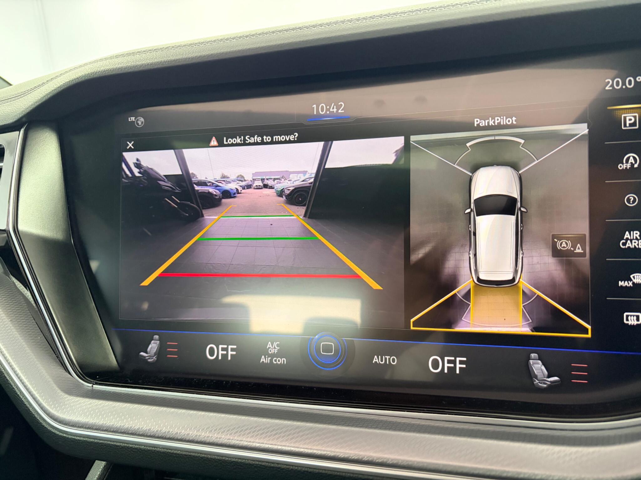 Volkswagen Touareg view 24