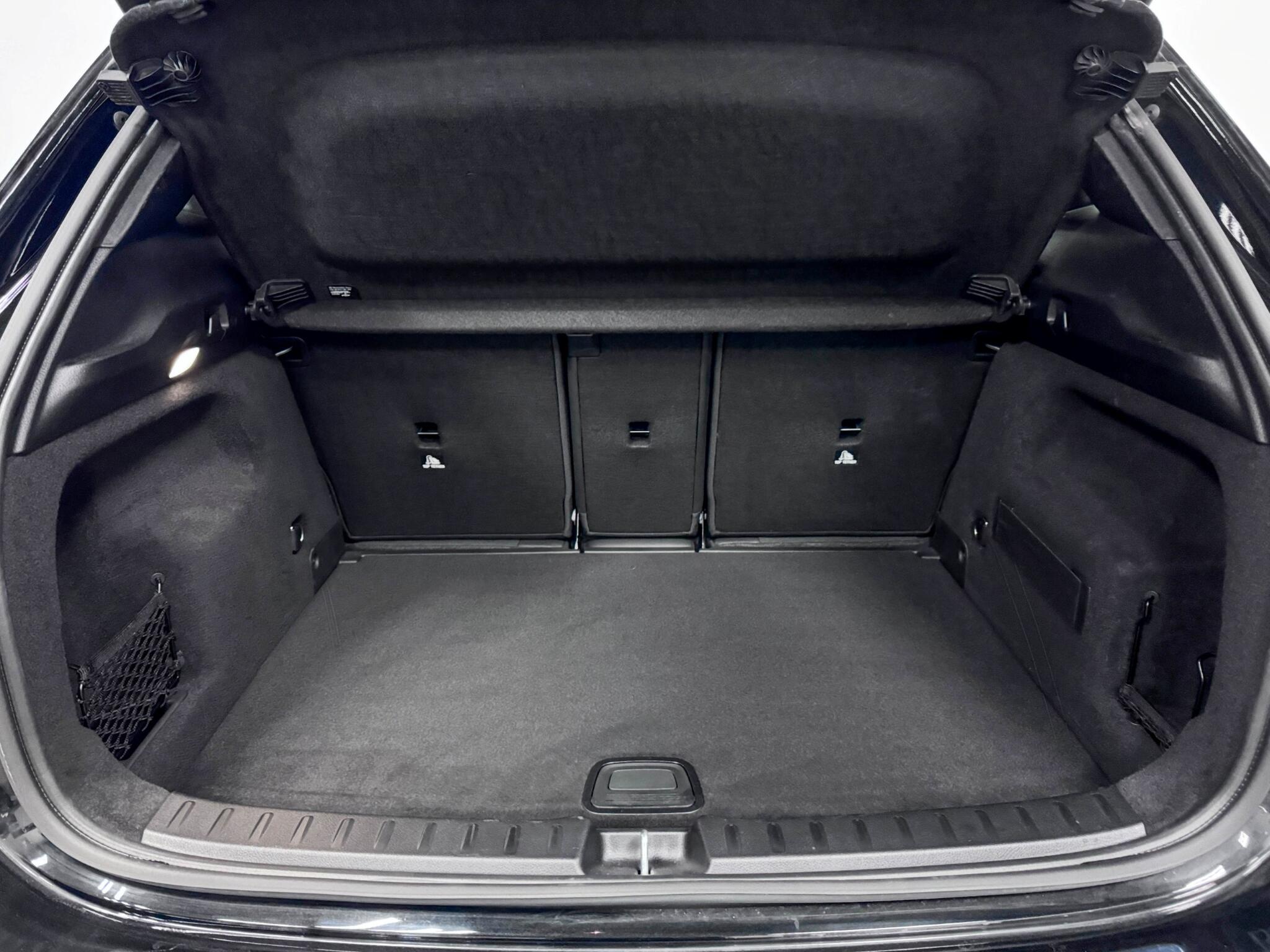 Mercedes-Benz Gla view 29
