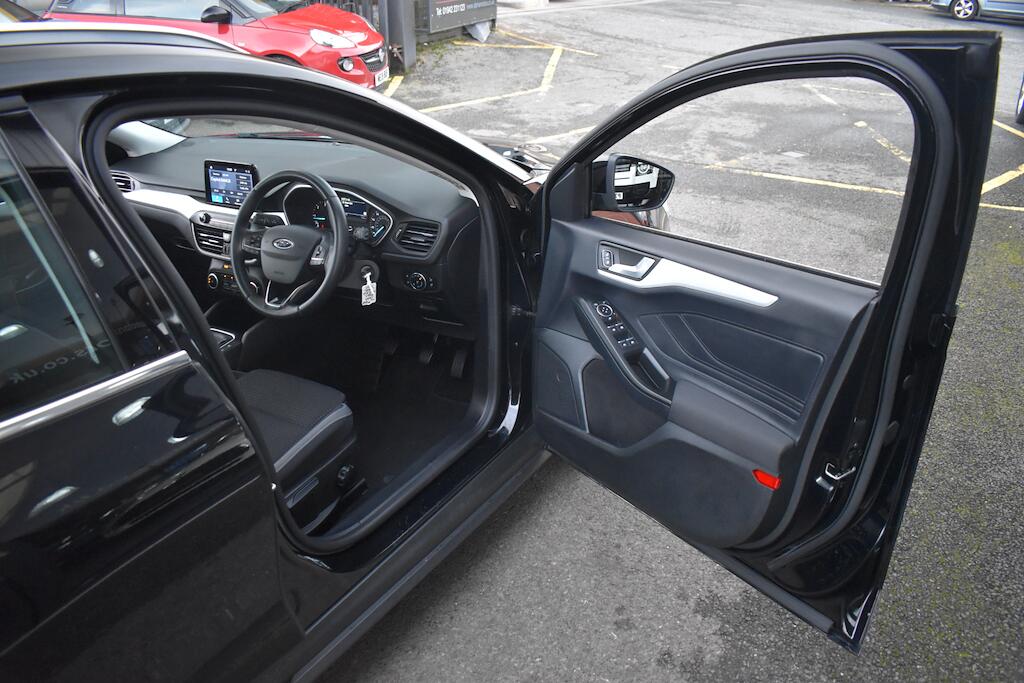 Ford Focus view 25