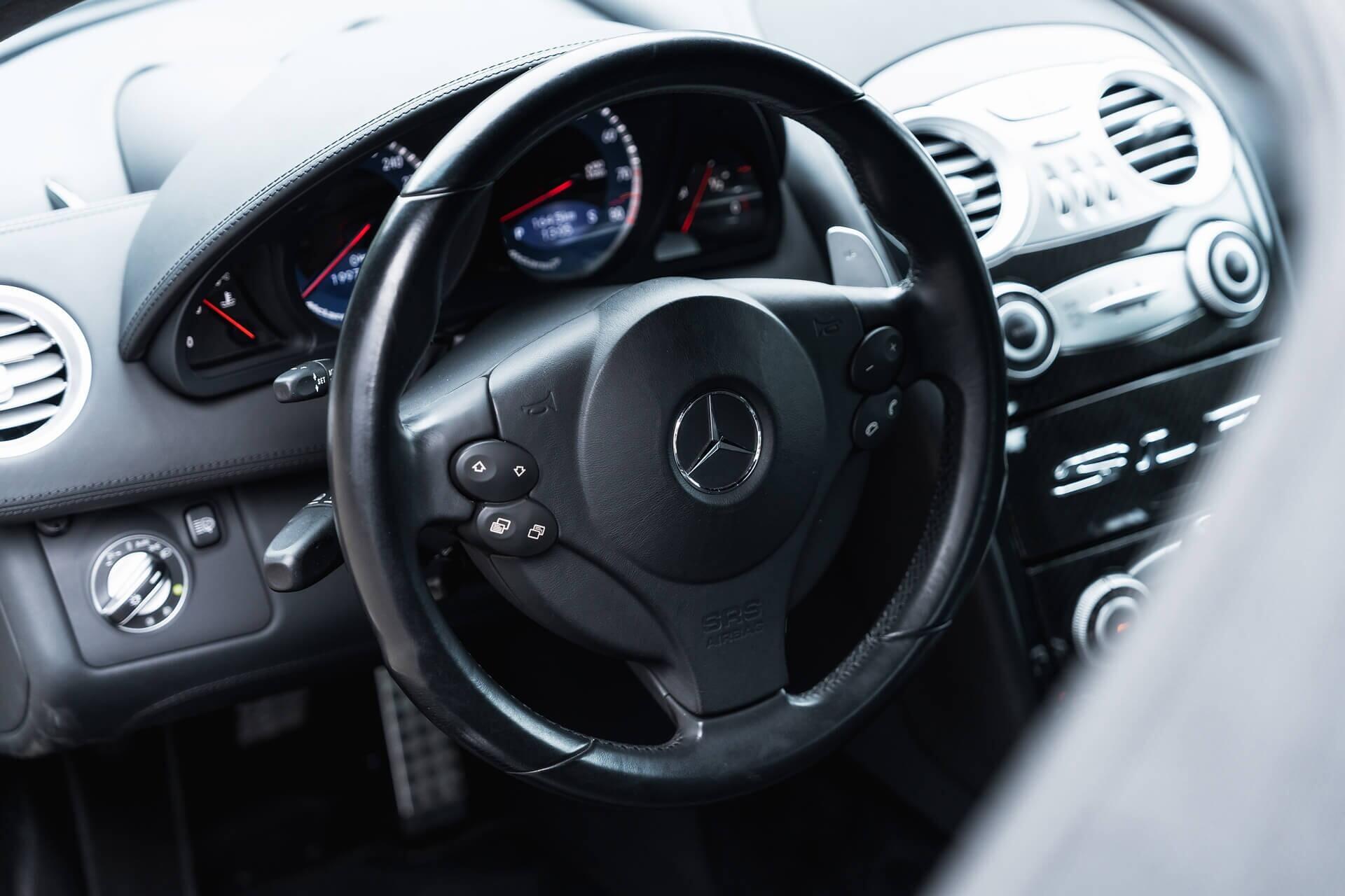 Mercedes-Benz SLR view 14
