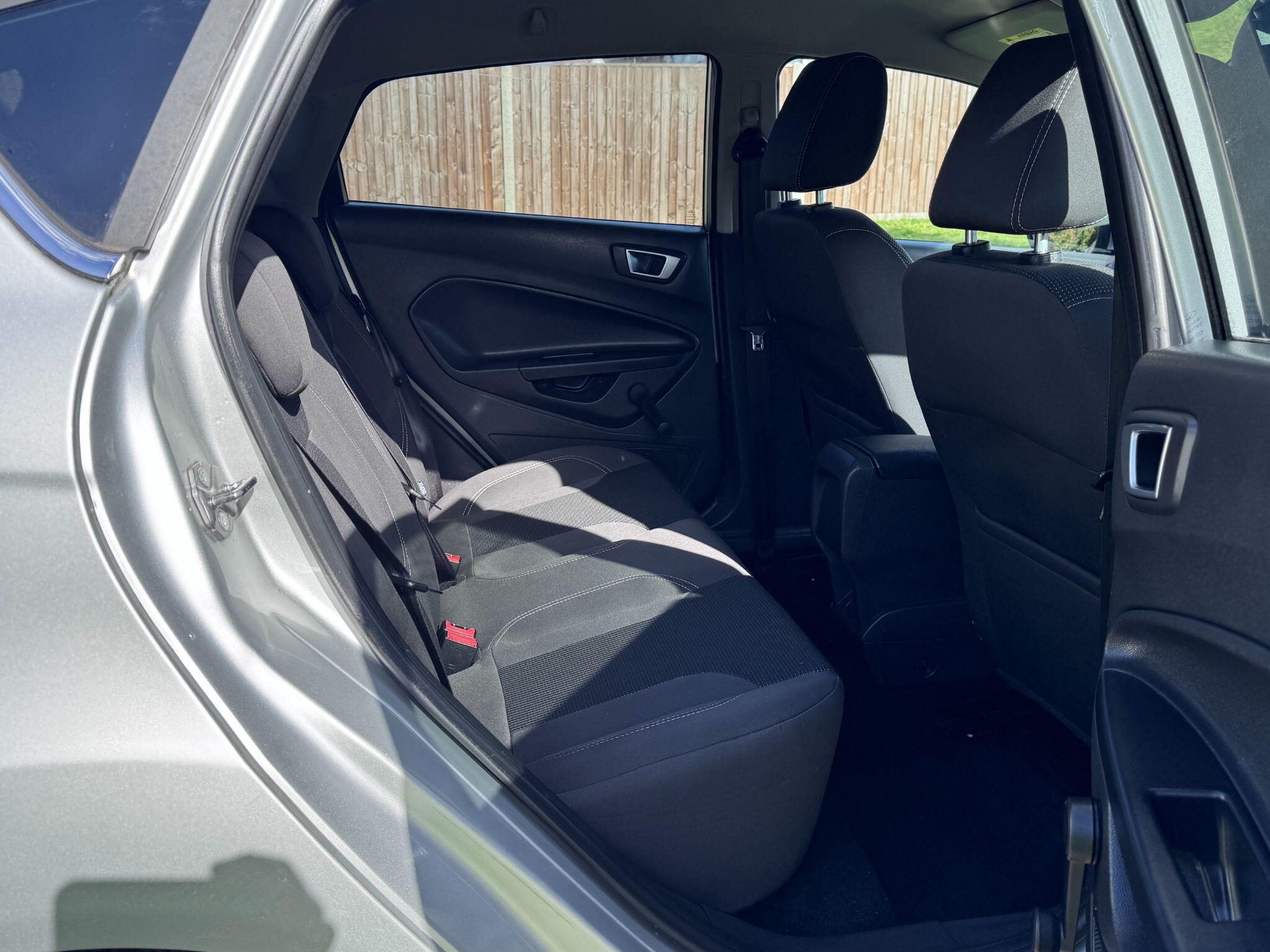 2017 Ford Fiesta image 20