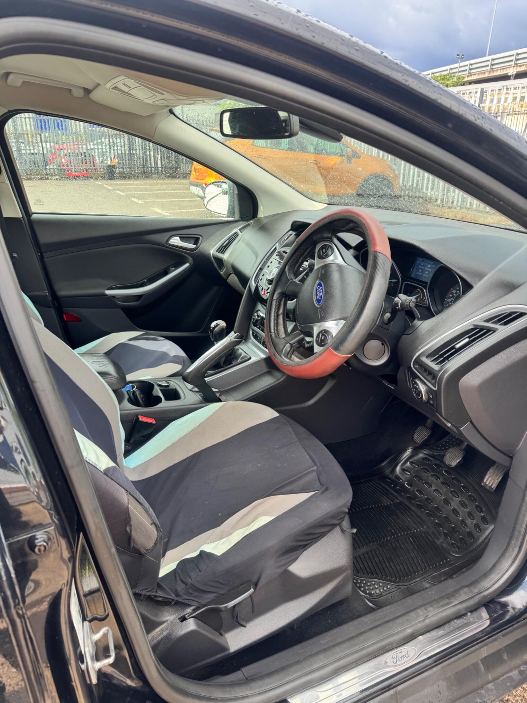 Ford Focus view 25