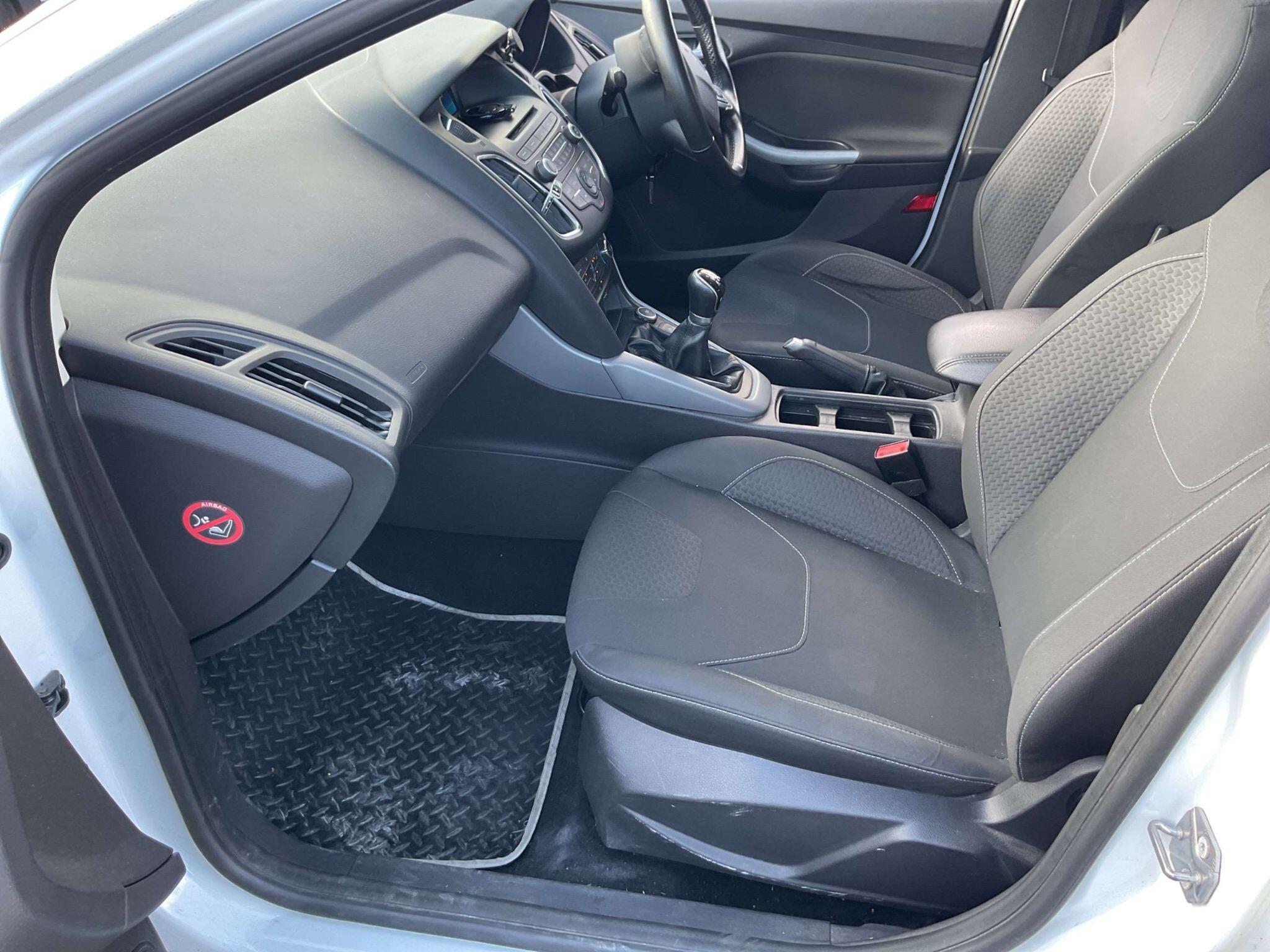 Ford Focus view 17