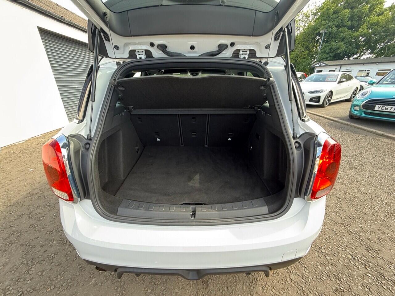 MINI Countryman view 22