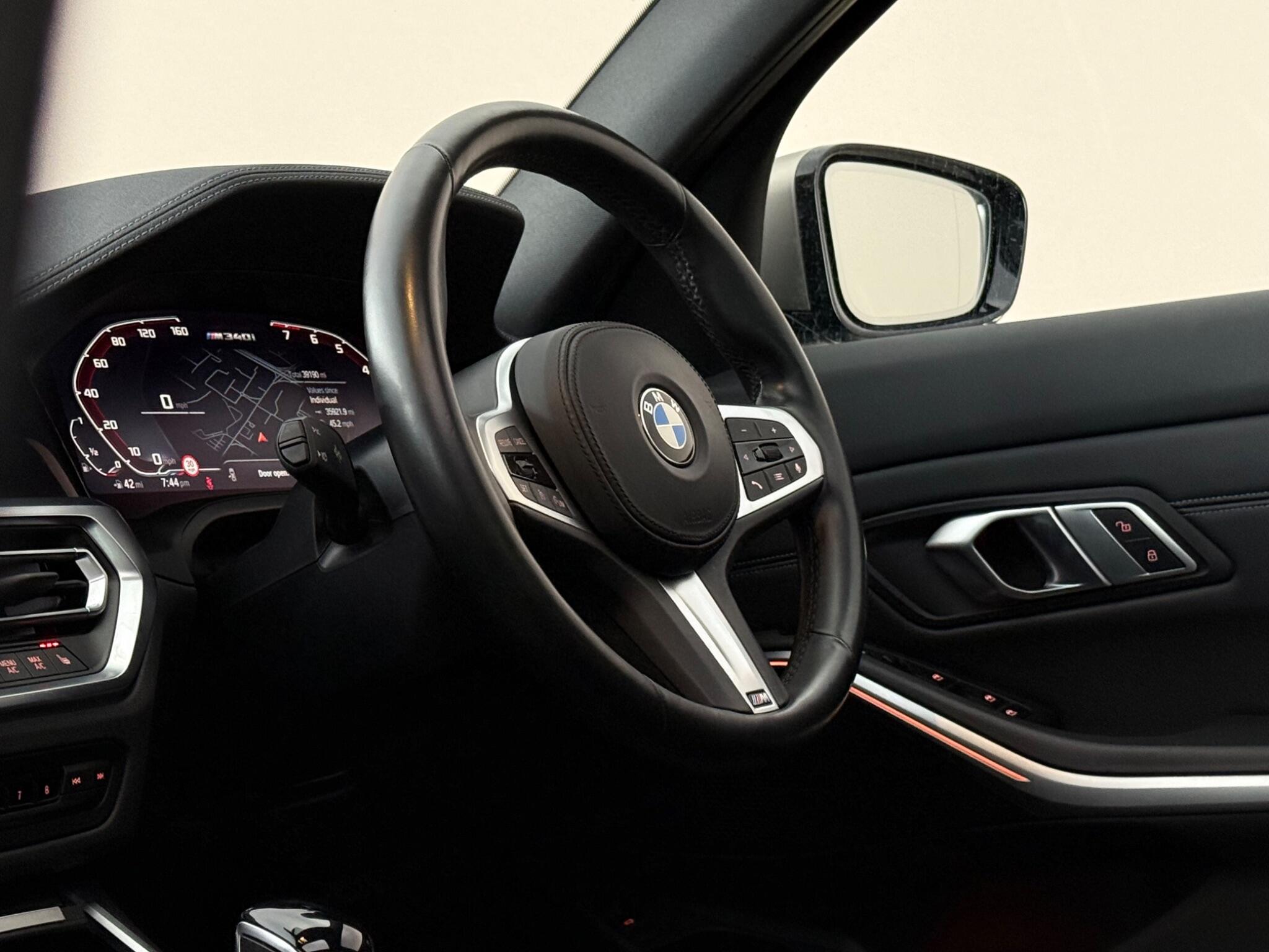BMW 3 Series view 25