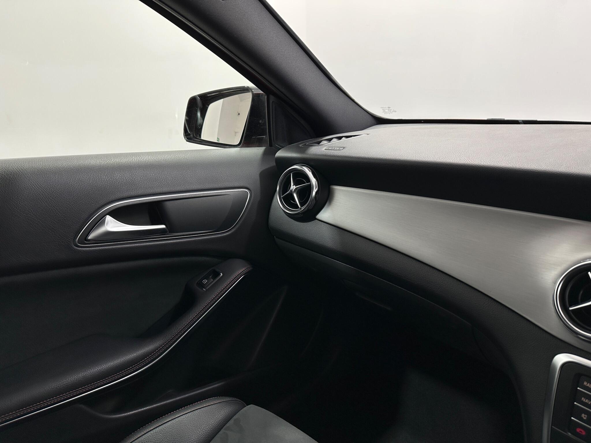 Mercedes-Benz Gla view 28
