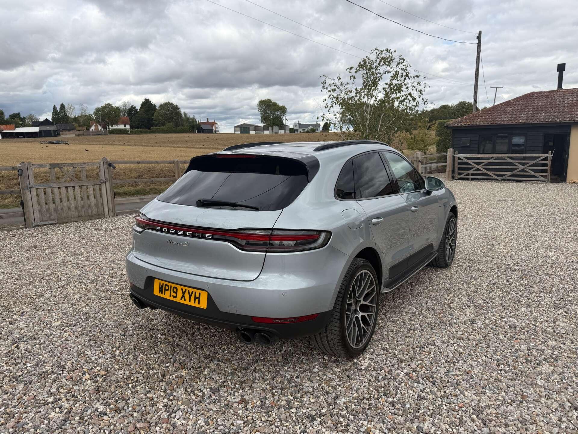 Porsche Macan view 4