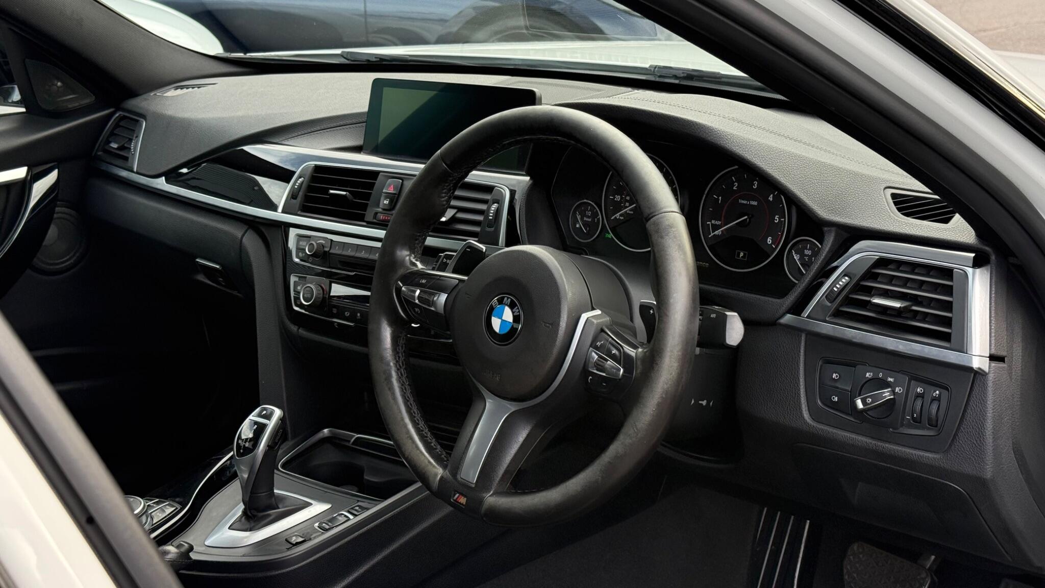 BMW 3 Series view 26