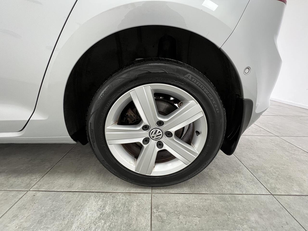 Volkswagen Golf view 21