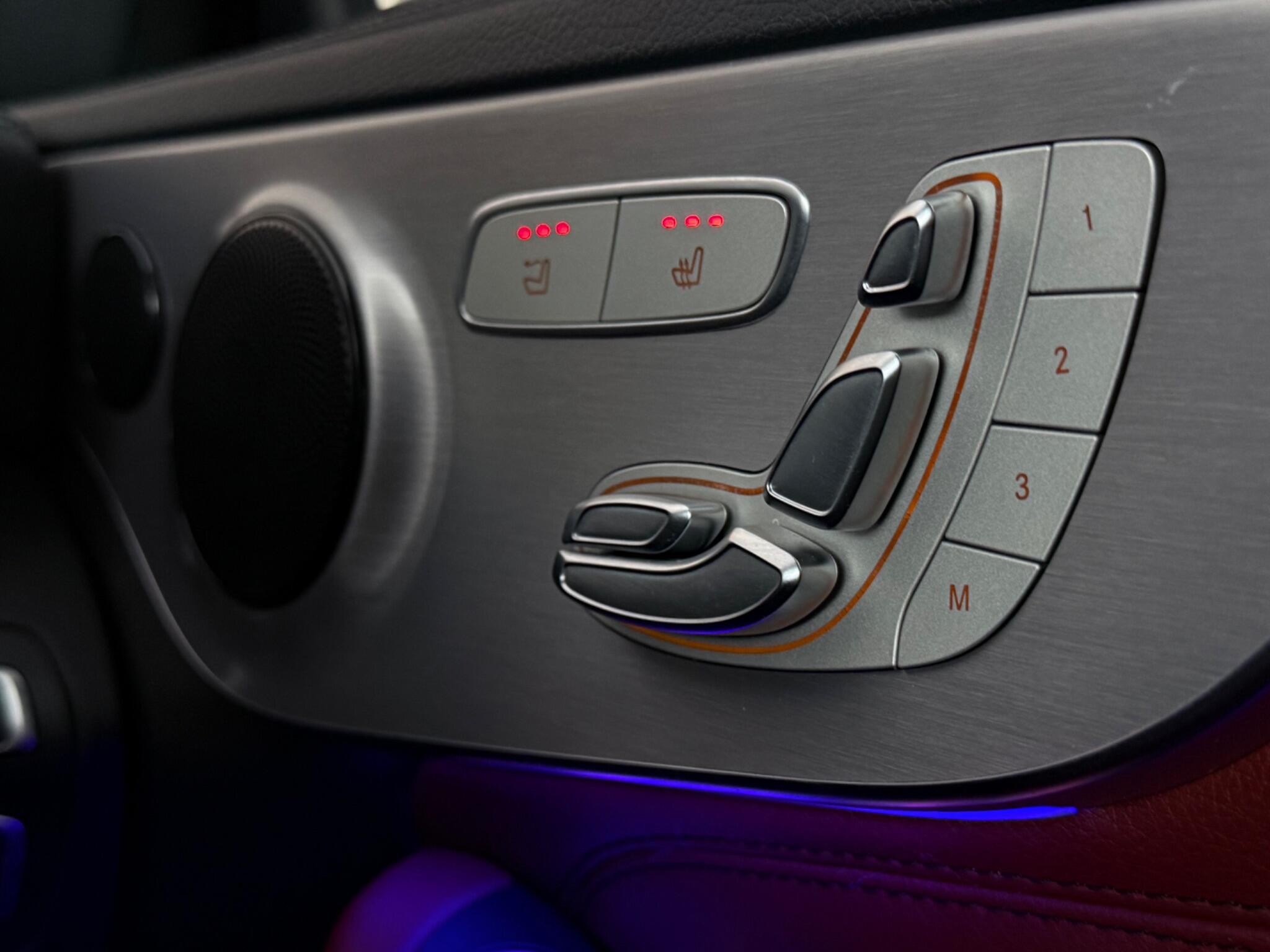 Mercedes-Benz C-Class view 23