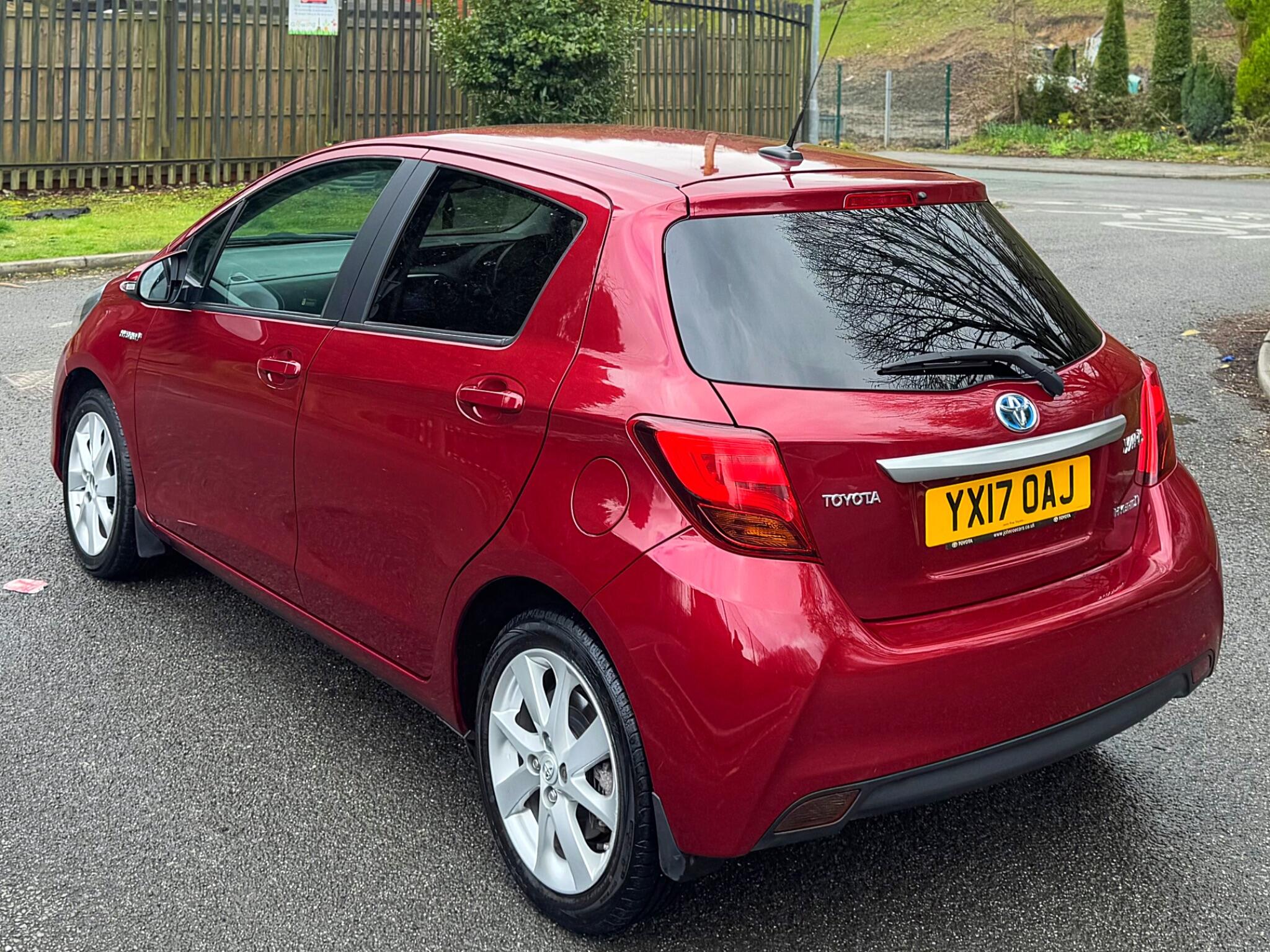 2017 Toyota Yaris 1.5 VVT-h Excel E-CVT Euro 6 (s/s) 5dr (15in Alloy) image 27