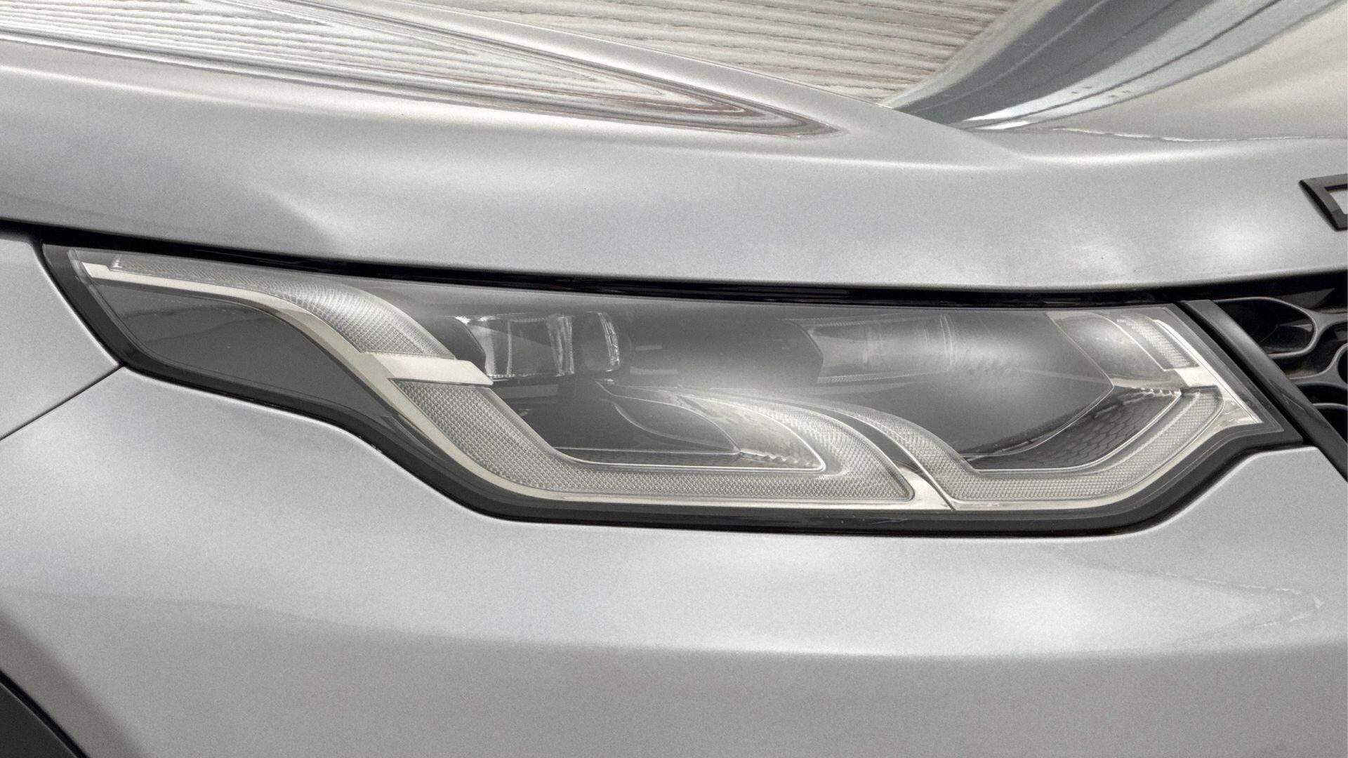 Land Rover Discovery Sport view 17