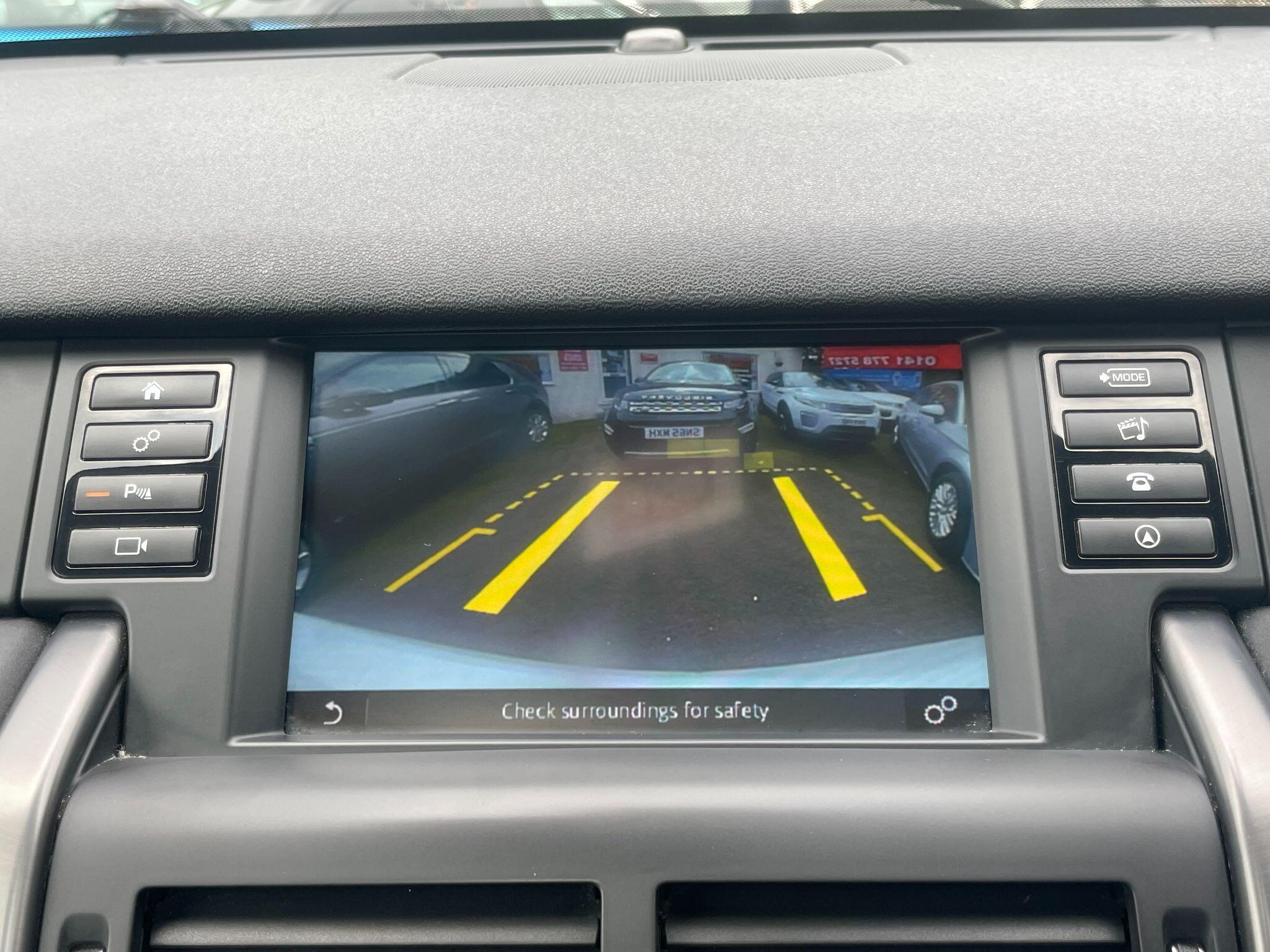 Land Rover Discovery Sport view 30