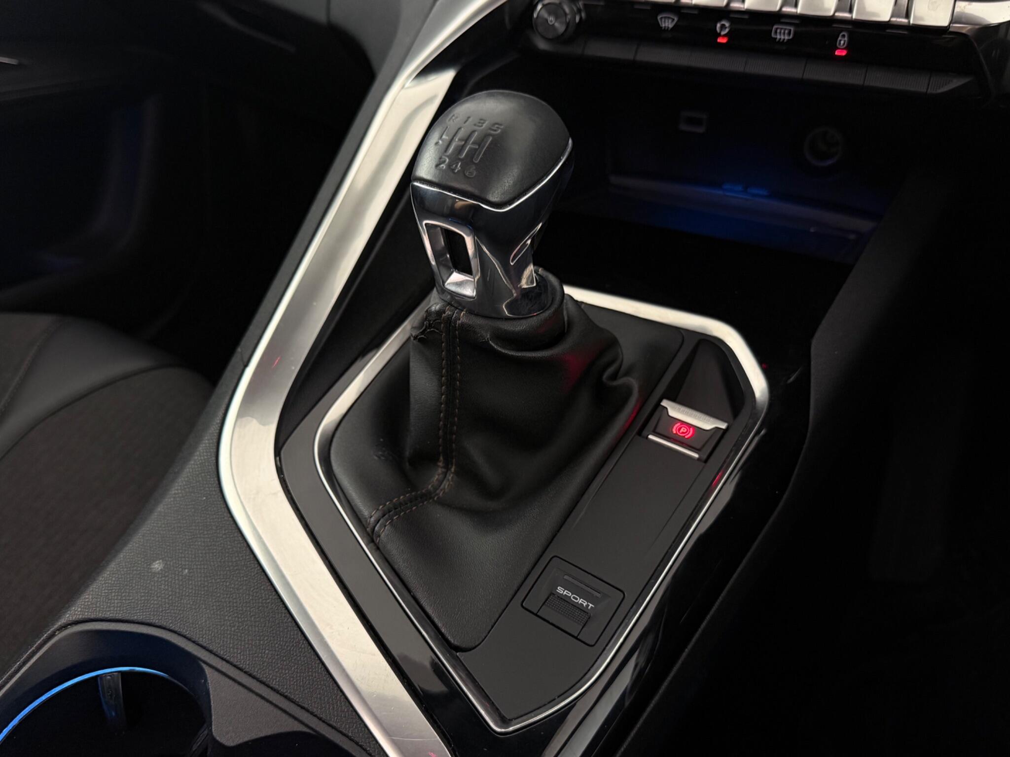 Peugeot 3008 view 18