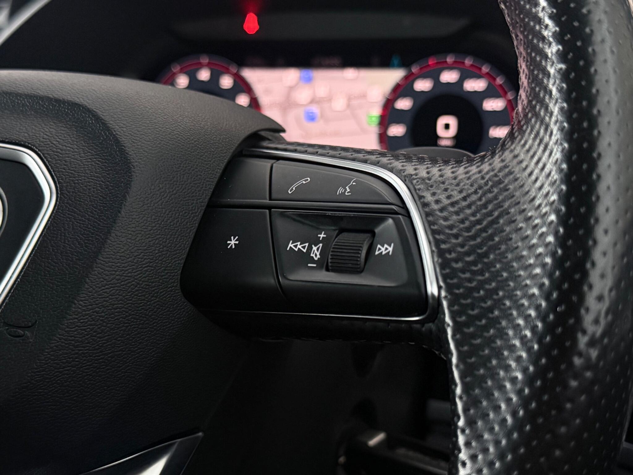 Audi Q3 view 17