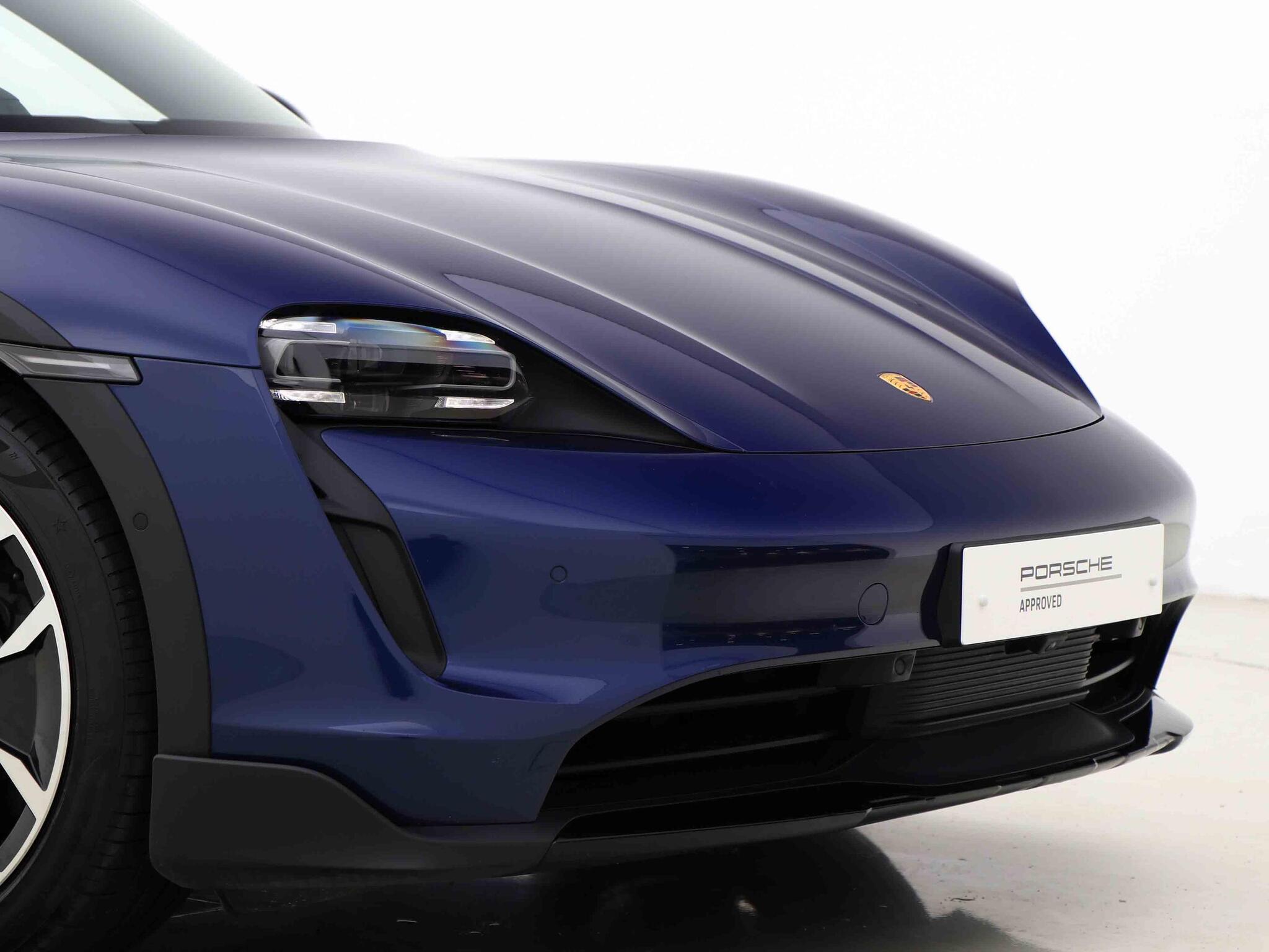 Porsche Taycan view 10