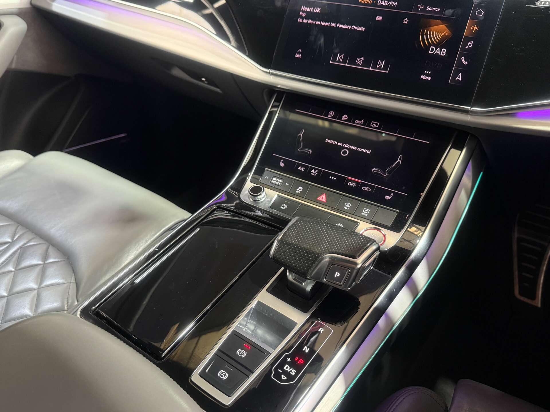 Audi SQ7 view 47
