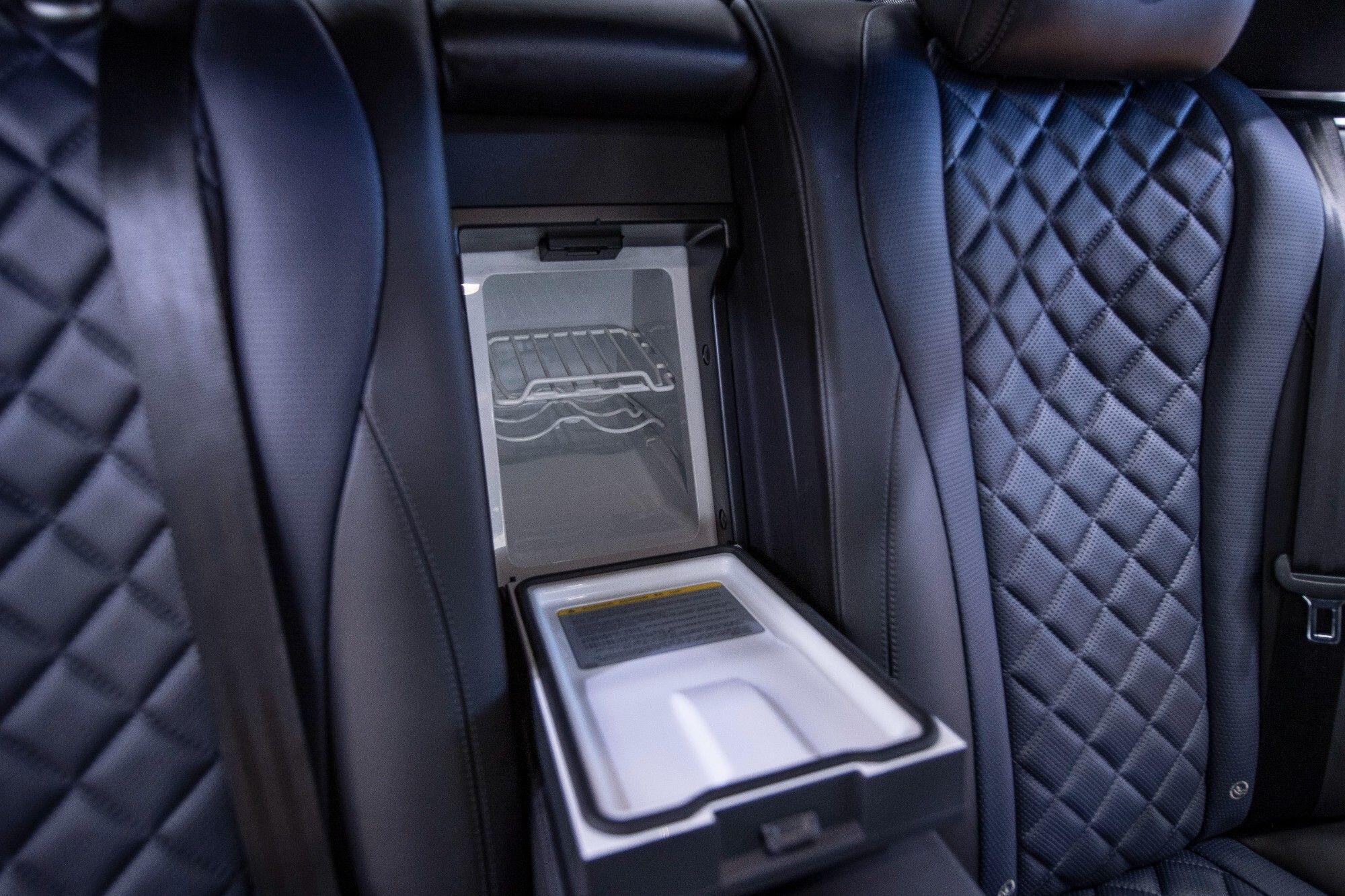Bentley Flying Spur view 35