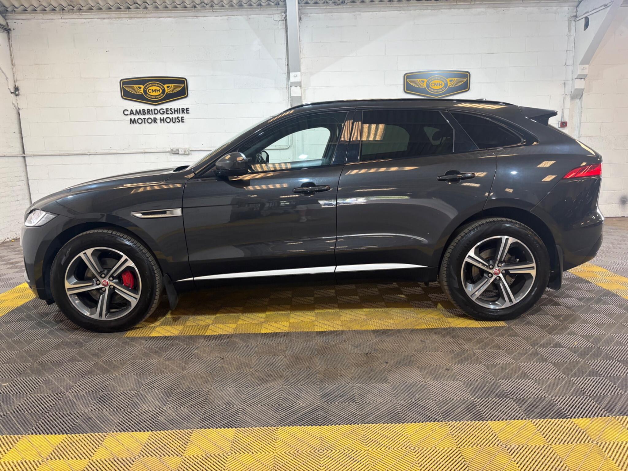 Jaguar F-Pace view 9