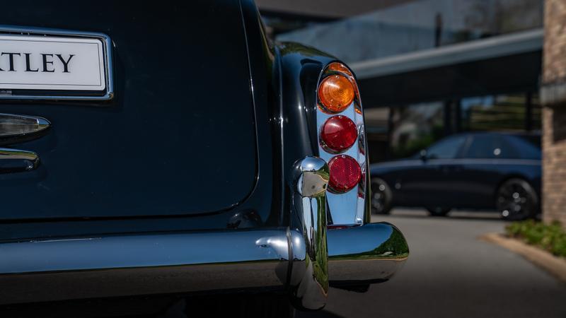 Rolls-Royce Phantom view 10