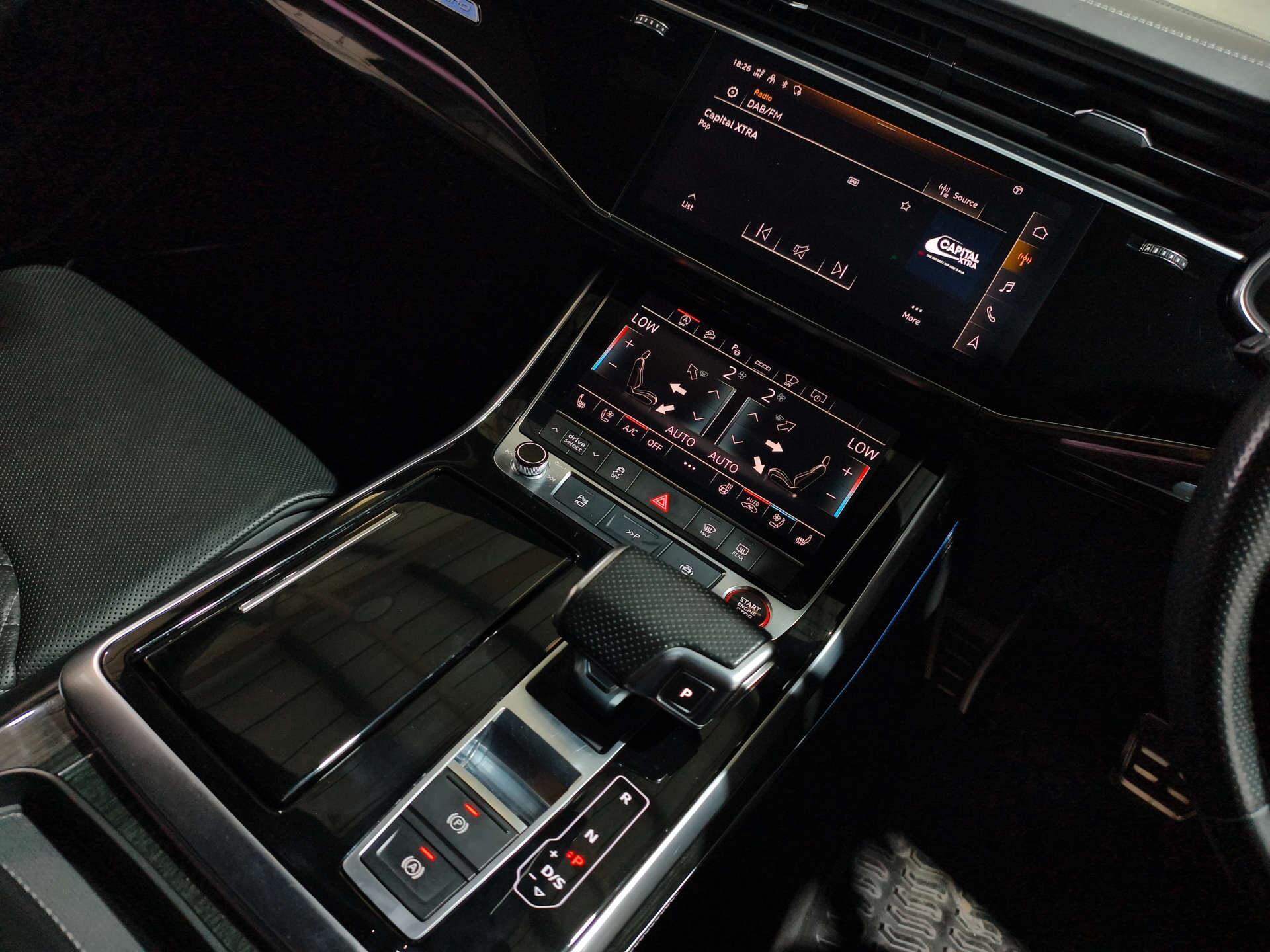 Audi SQ7 view 44