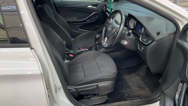 Vauxhall Astra view 4