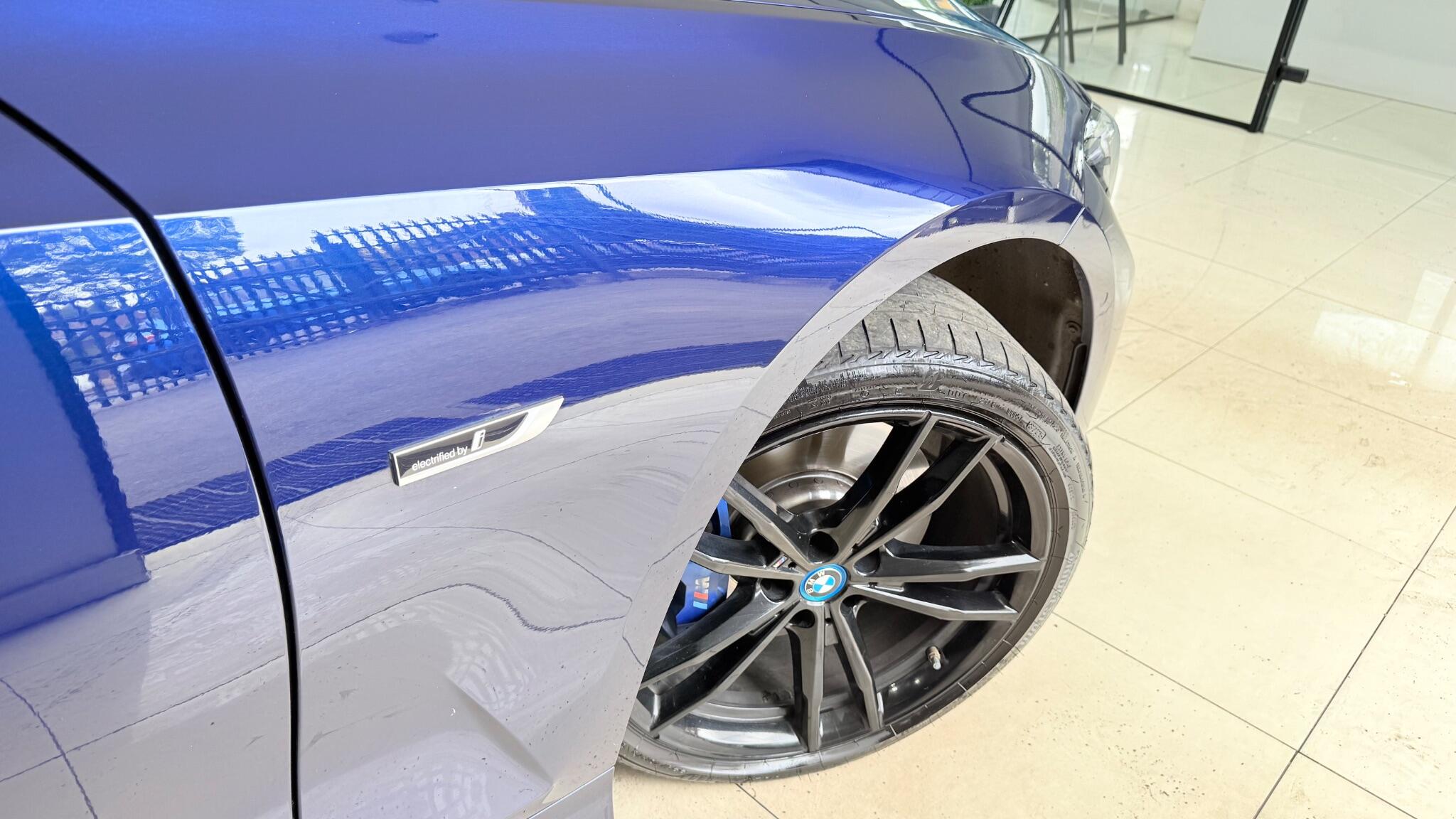 BMW 3 Series view 19