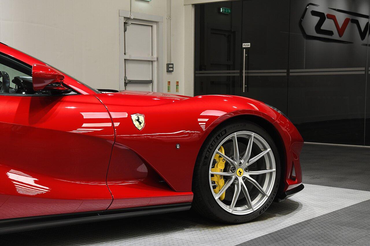 Ferrari 812 view 40