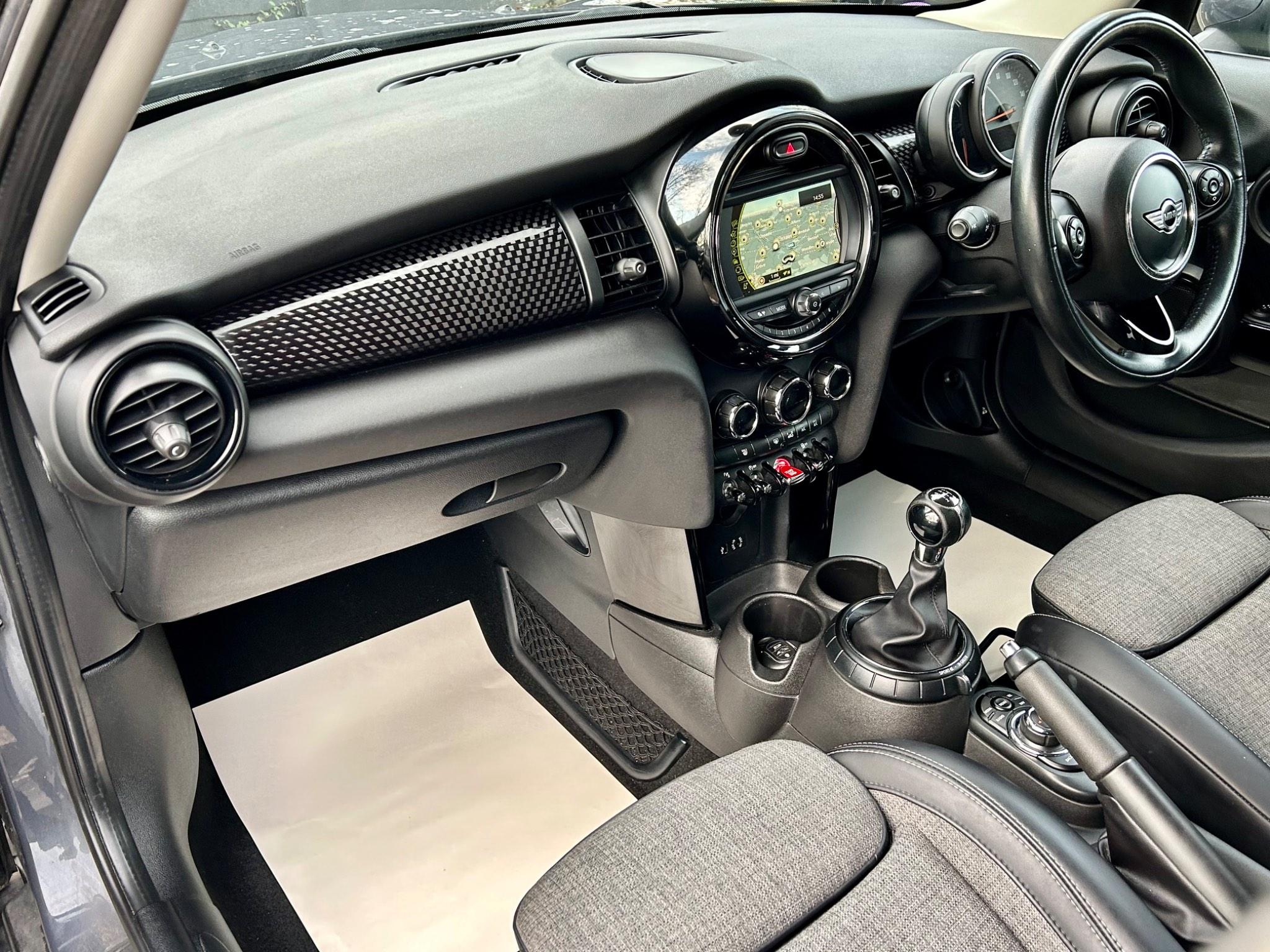 Mini Hatch view 9