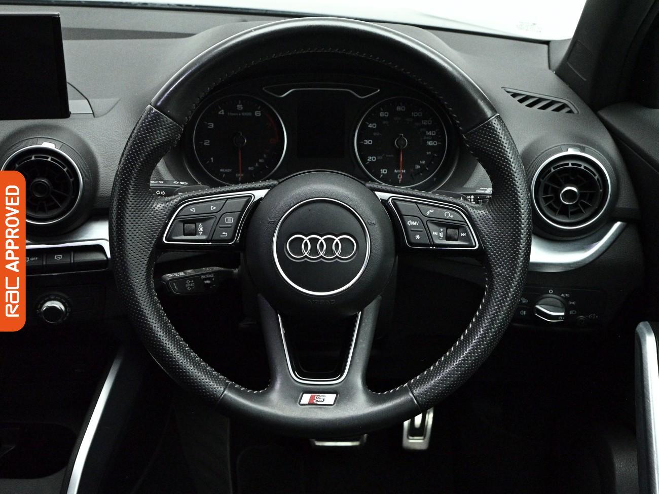 Audi Q2 view 9