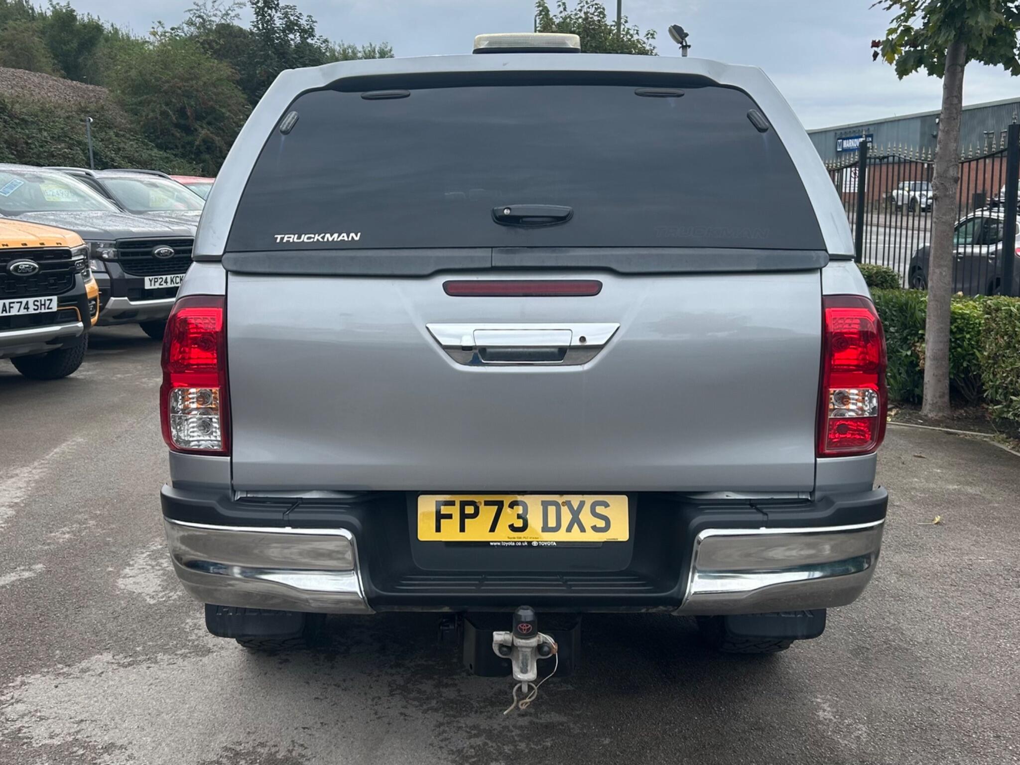 Toyota Hilux view 7