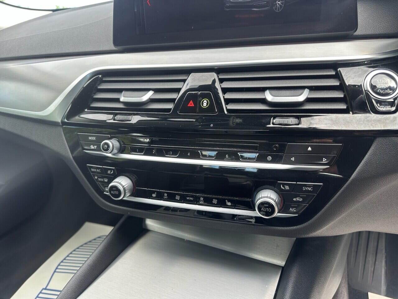 BMW 5 Series view 25