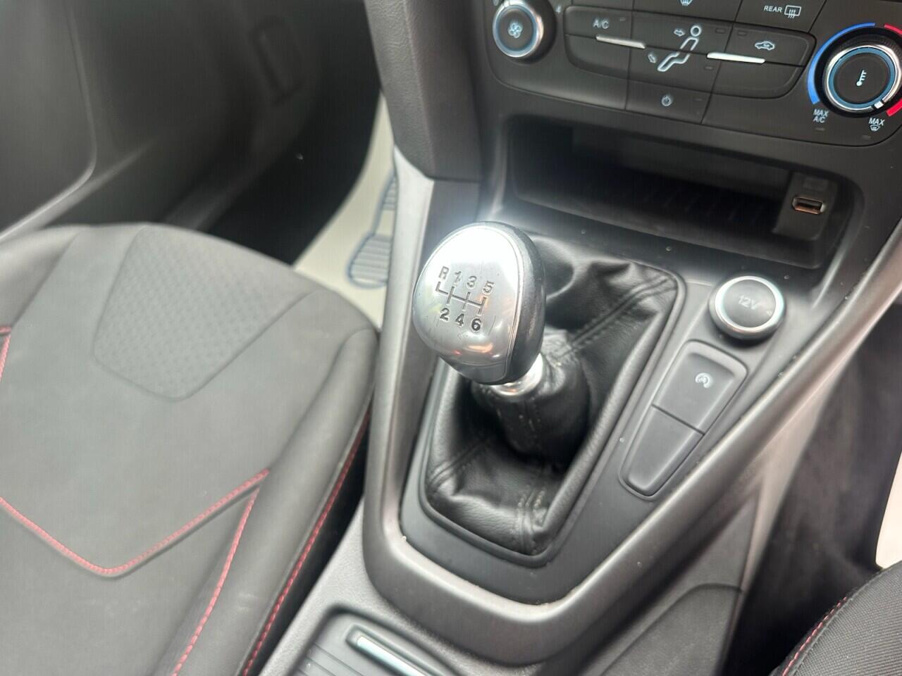 Ford Focus view 21