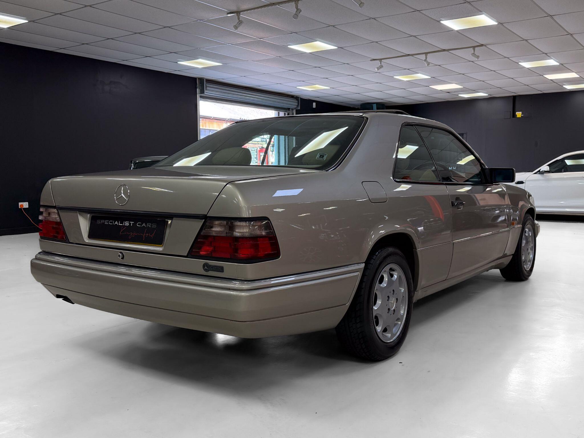 Mercedes-Benz E Class view 18