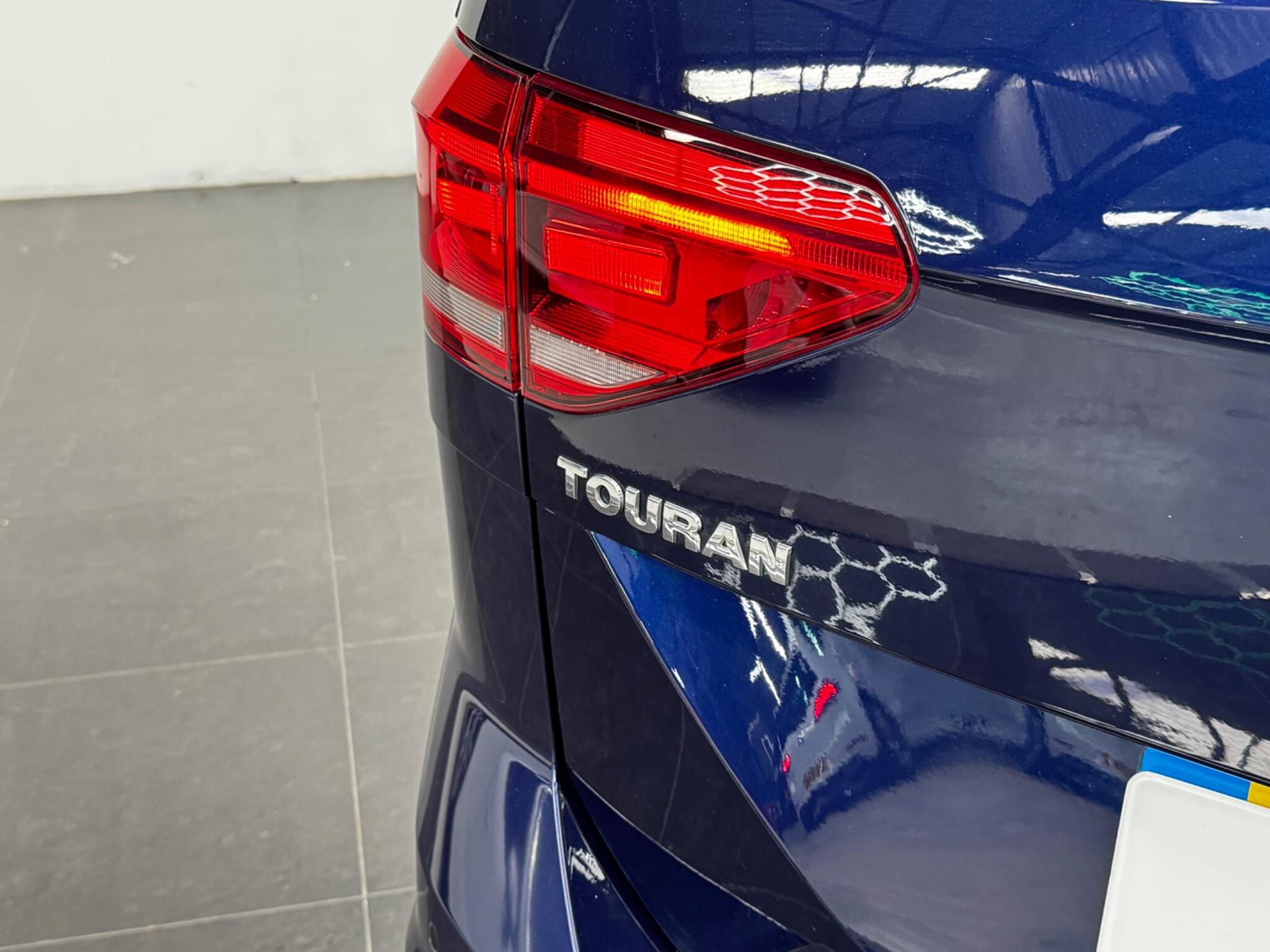 Volkswagen Touran view 21