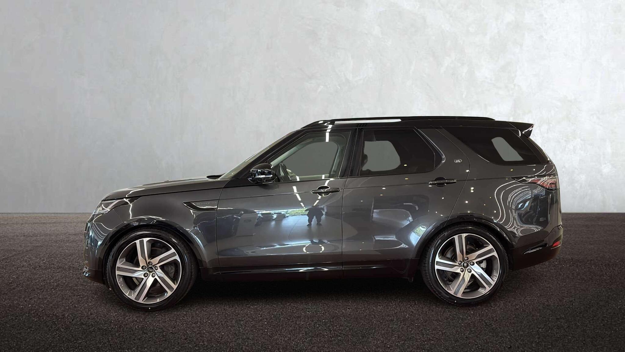 Land Rover Discovery view 23