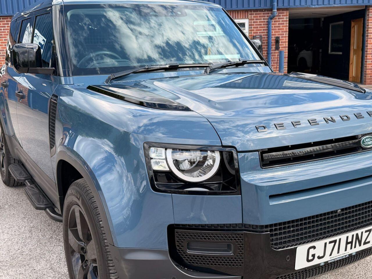 Land Rover Defender view 15