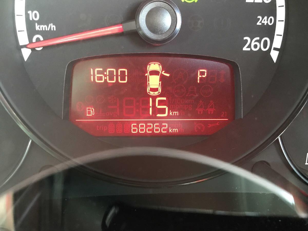 Volkswagen Beetle view 18