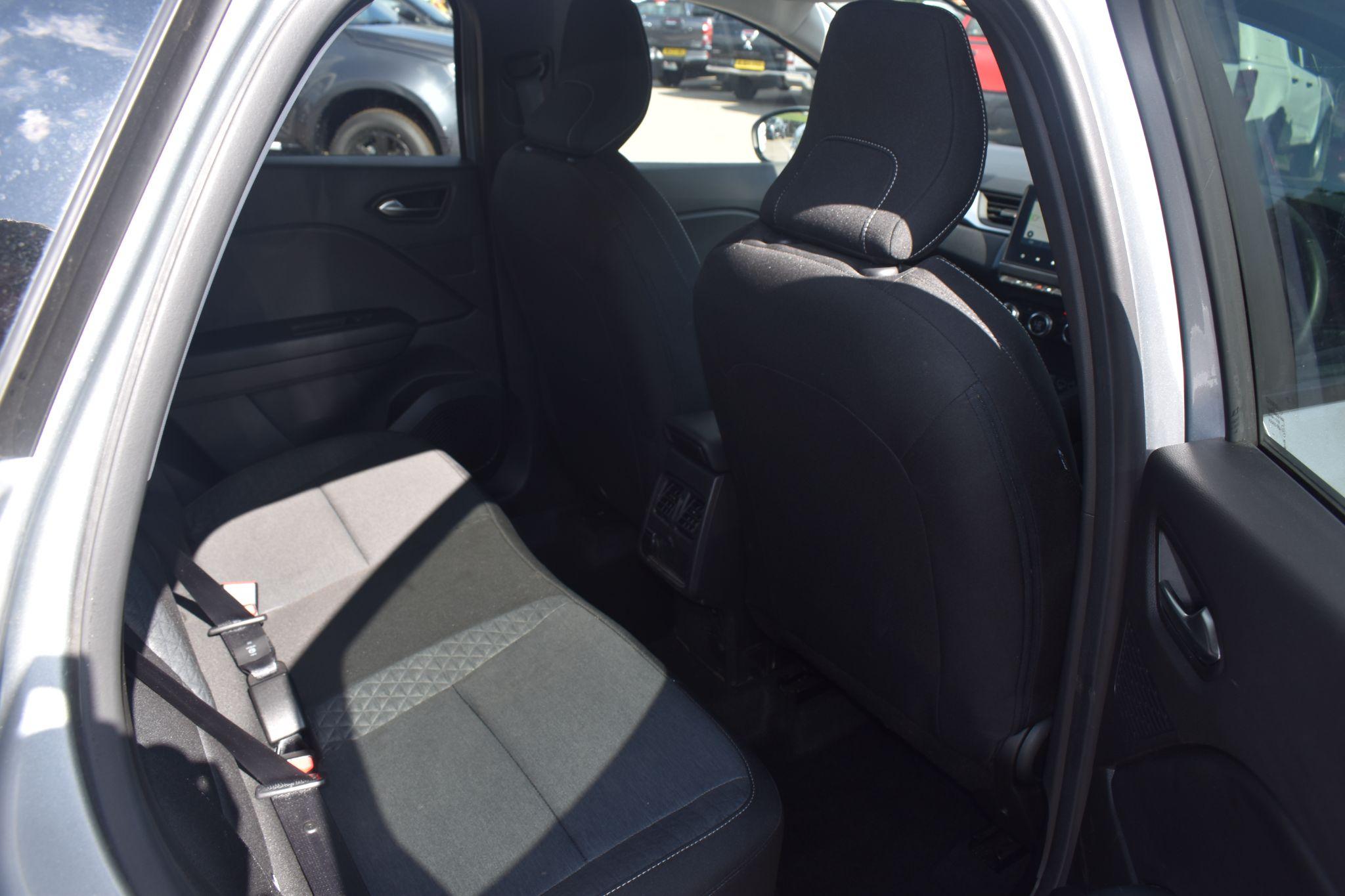 Captur - 1.3 TCe Iconic EDC Euro 6 (s/s) 5dr - Image 11