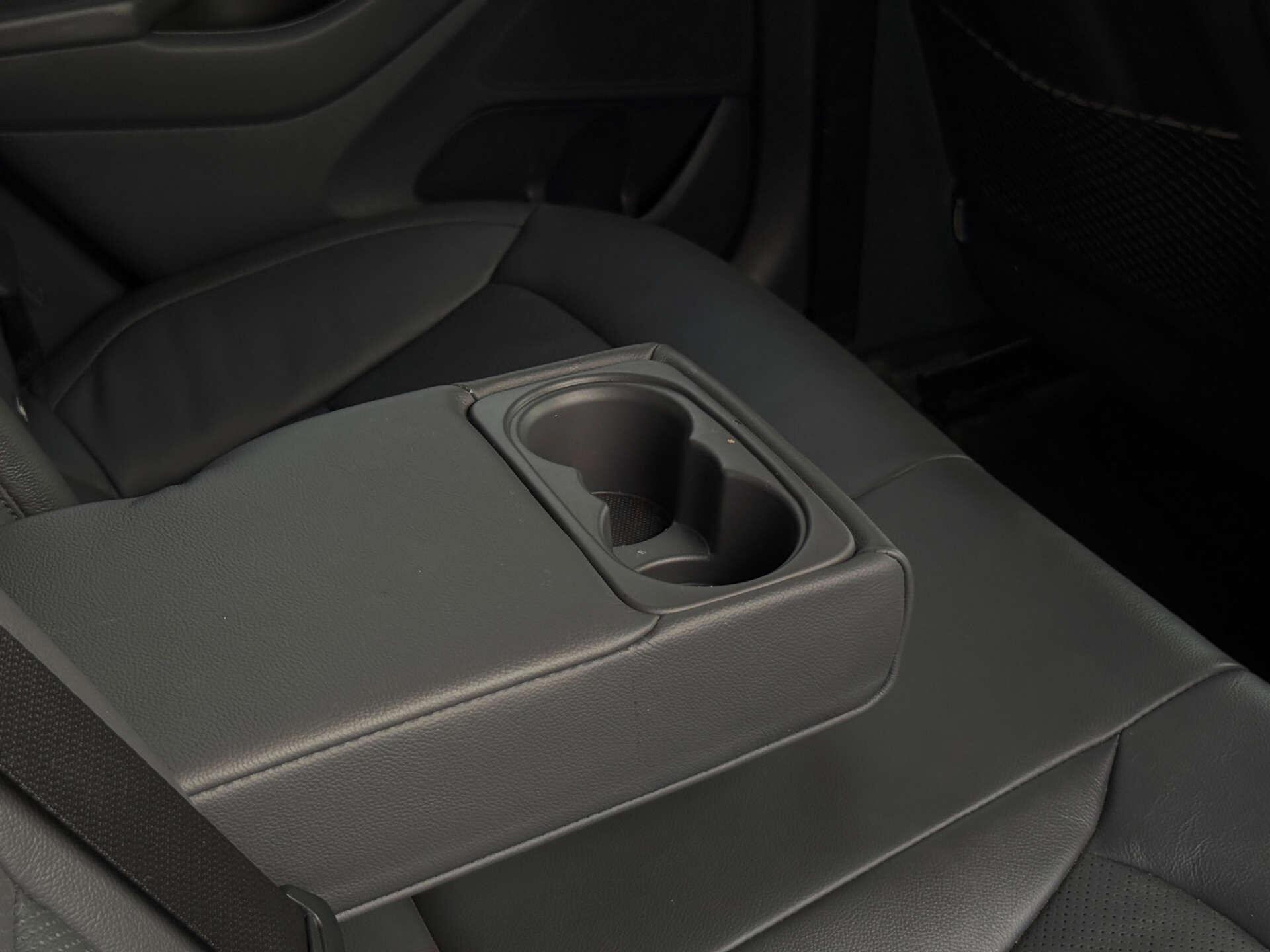 Hyundai Ioniq view 28