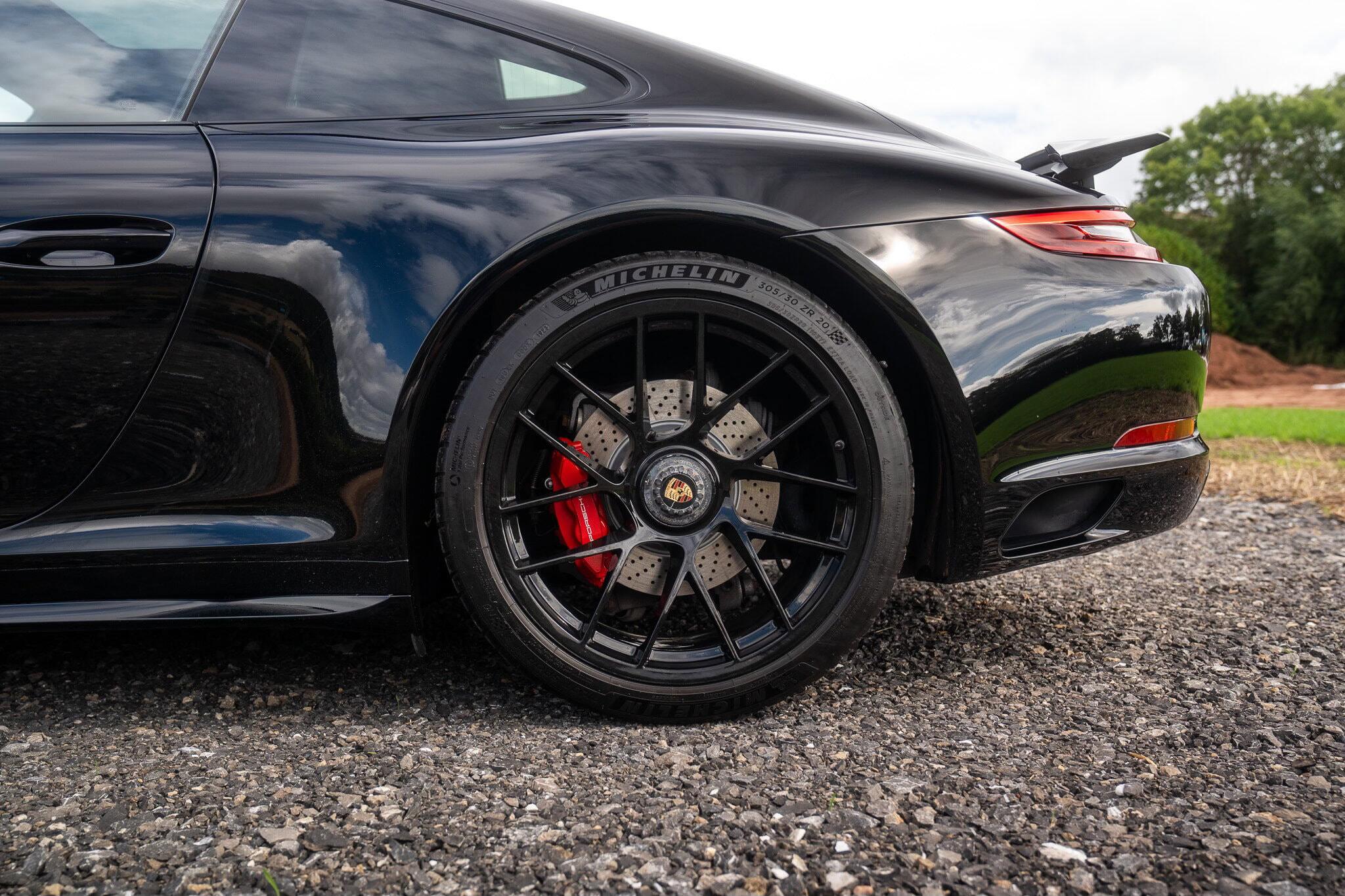 Porsche 911 view 20
