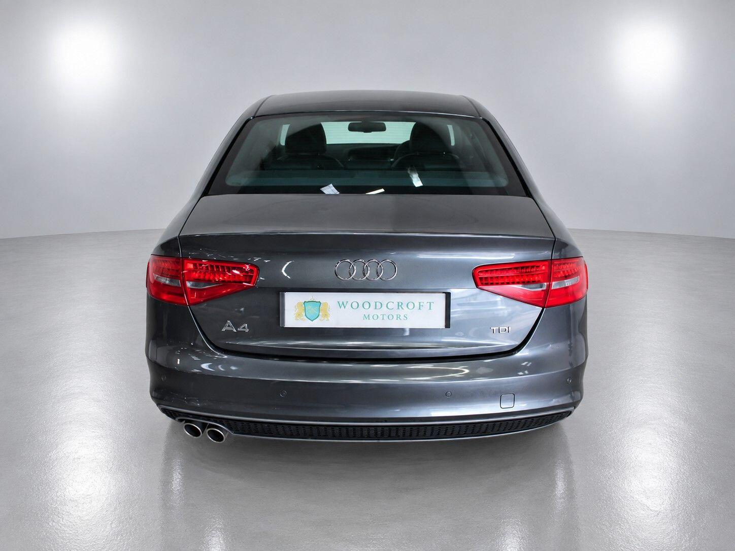 Audi A4 view 14