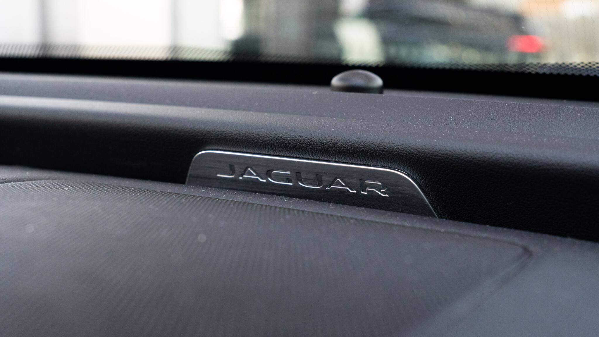 Jaguar Xe view 86
