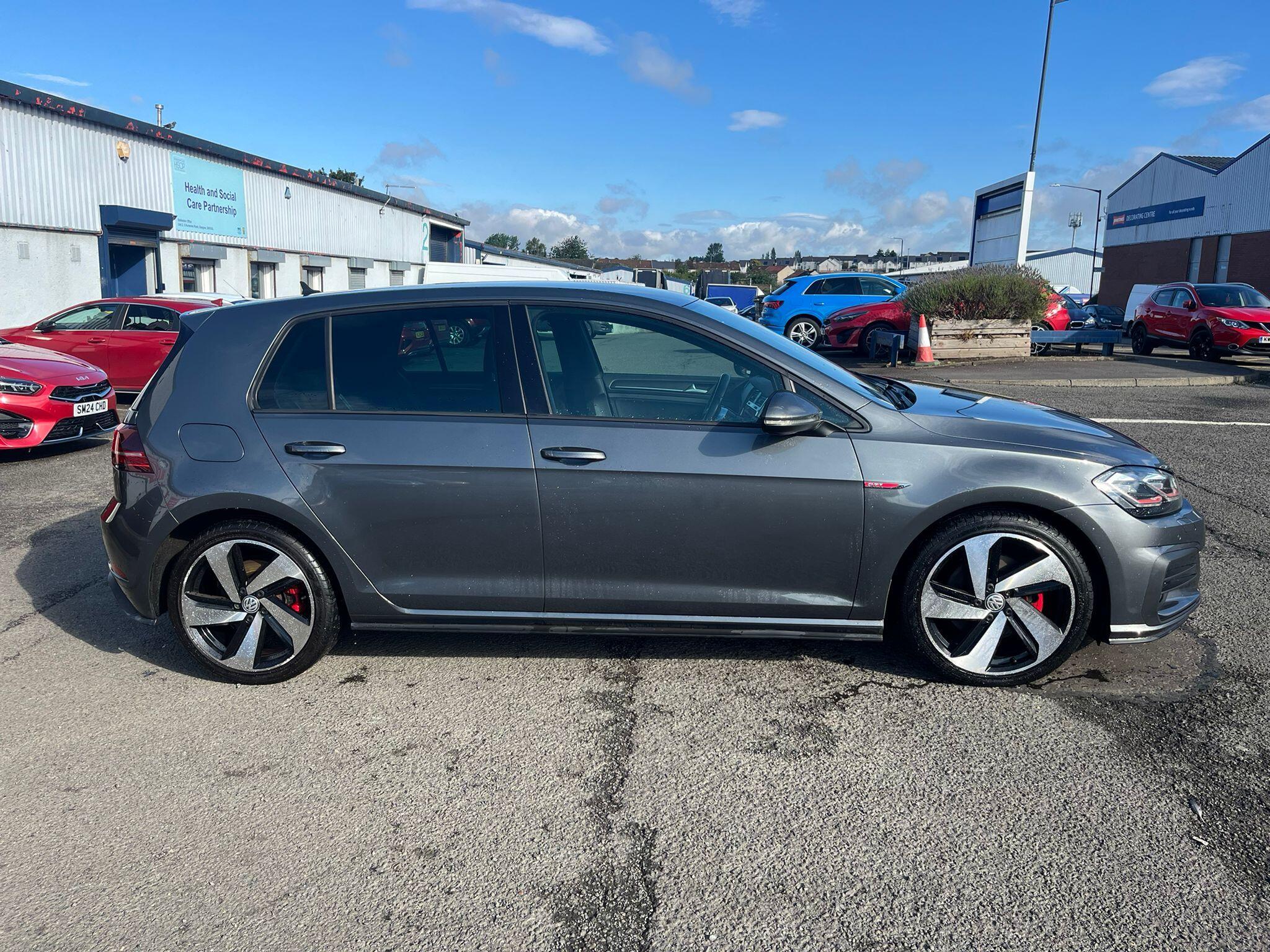 Volkswagen Golf view 4