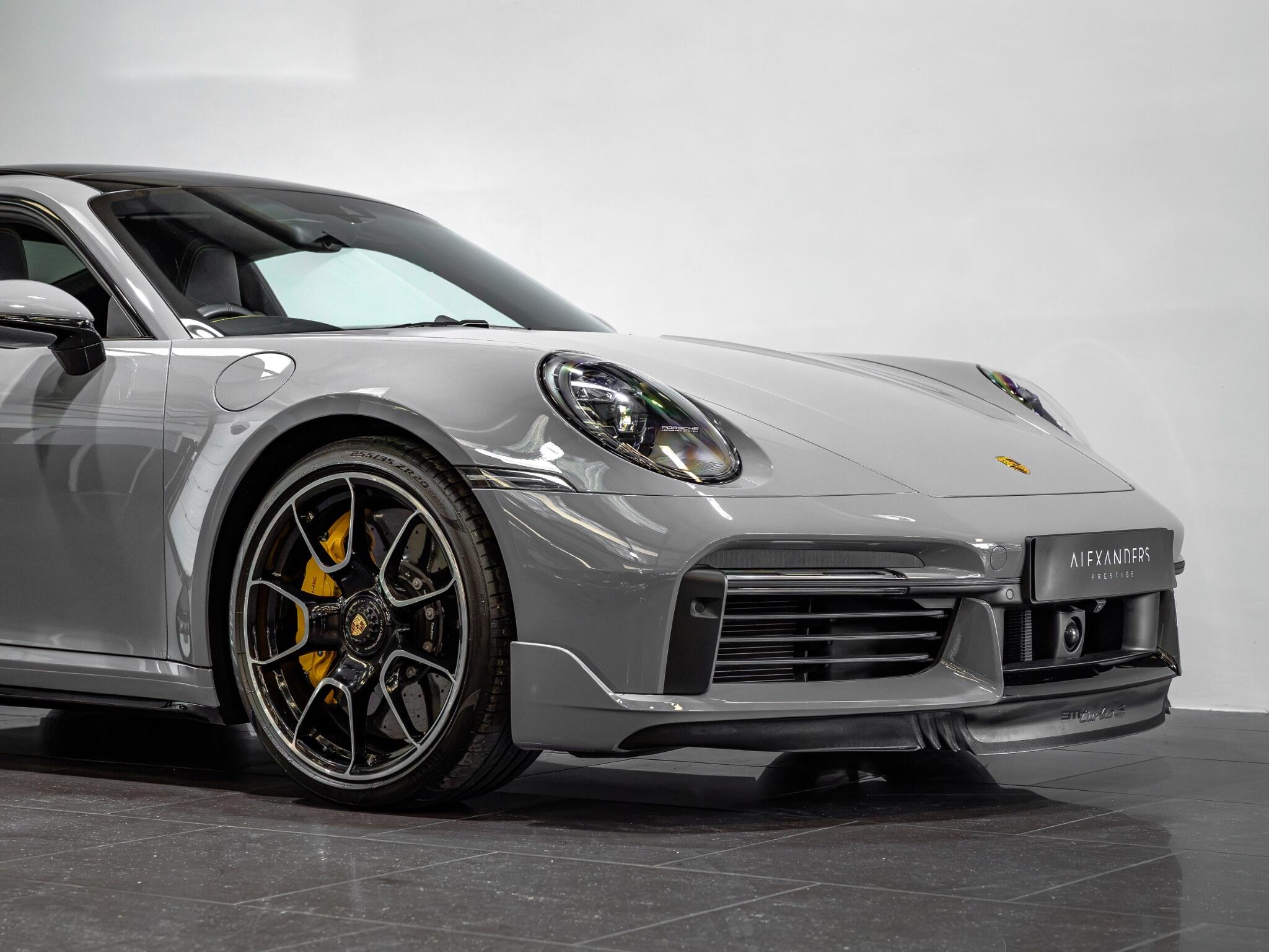 Porsche 911 view 10