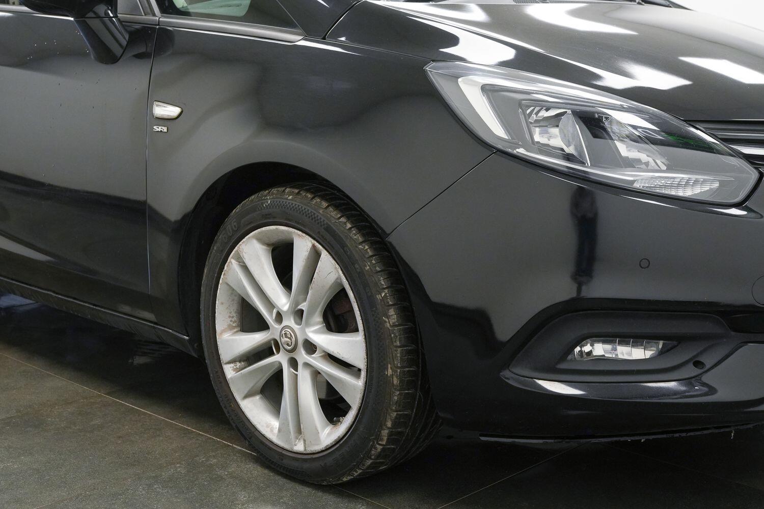 Vauxhall Zafira Tourer view 5