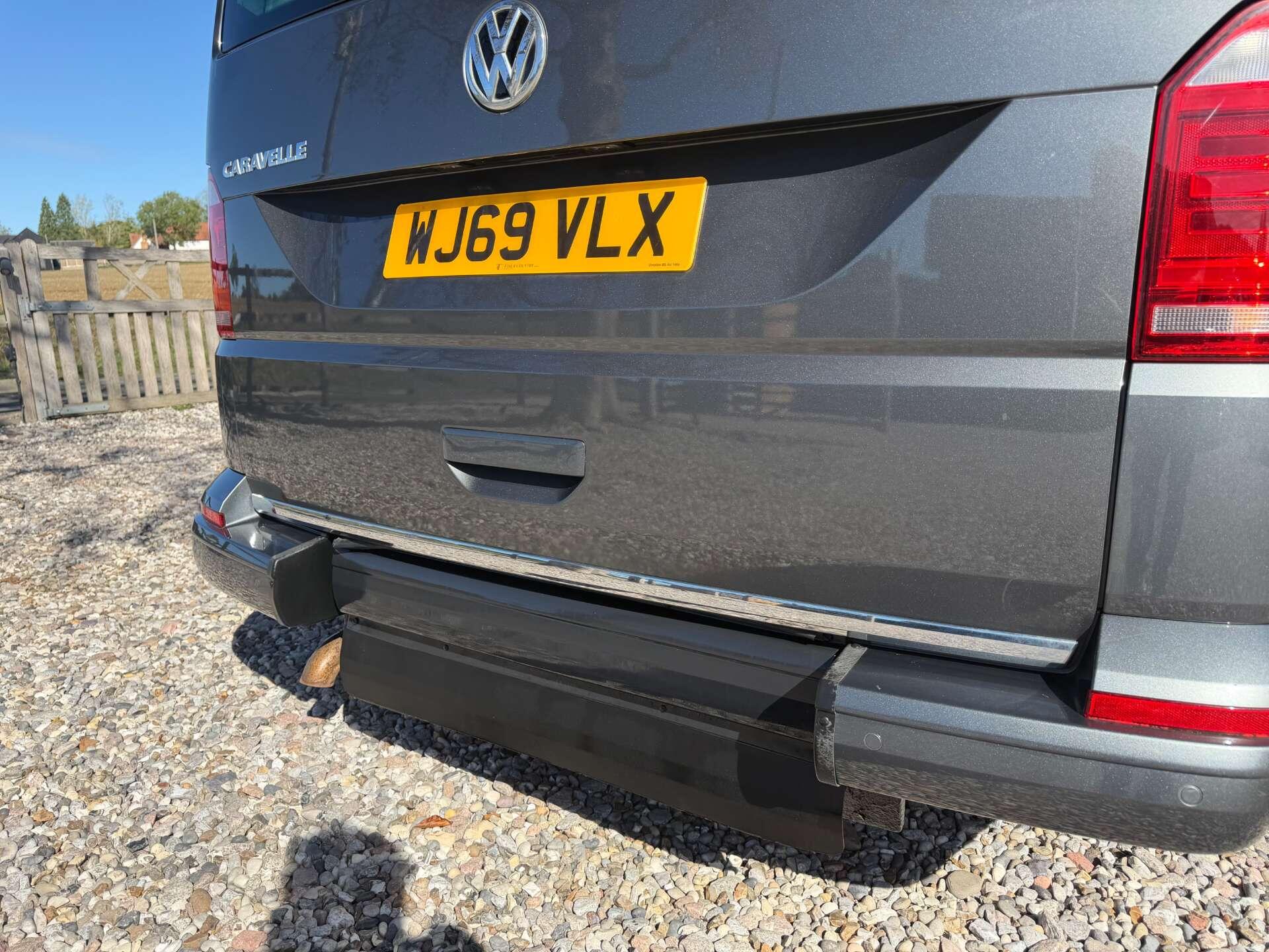 Volkswagen Caravelle view 10